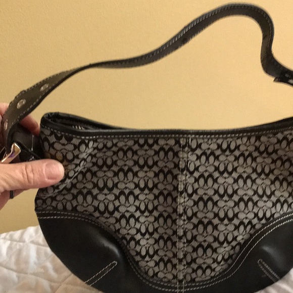 Small coach used purse - Picture 3 of 5